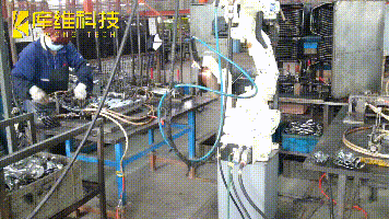 為什么要用焊接機(jī)器人，很多企業(yè)都選擇它